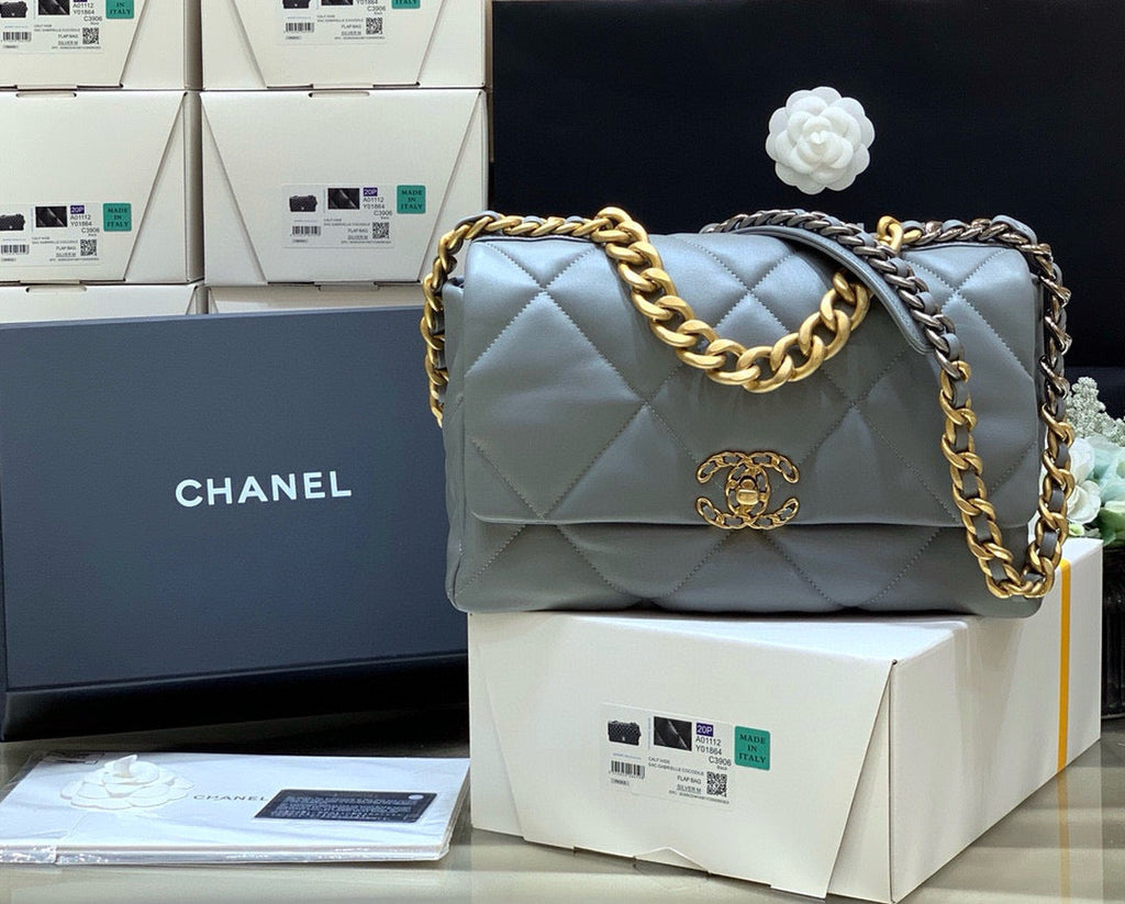 19 FLAP BAG 30 GREY GOATSKIN GOLD HARDWARE - THE BEST QUALITY
