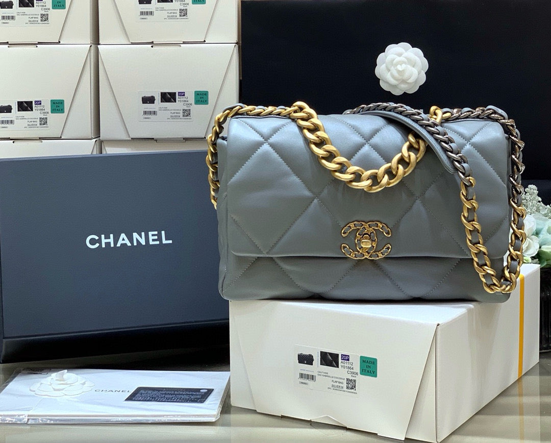 19 FLAP BAG 30 GREY GOATSKIN GOLD HARDWARE - THE BEST QUALITY