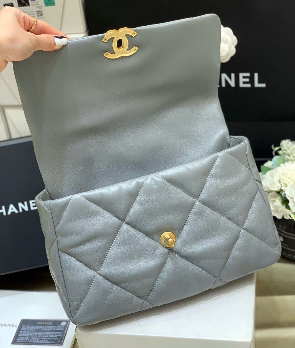 19 FLAP BAG 30 GREY GOATSKIN GOLD HARDWARE - THE BEST QUALITY