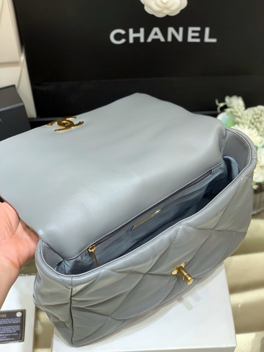 19 FLAP BAG 30 GREY GOATSKIN GOLD HARDWARE - THE BEST QUALITY