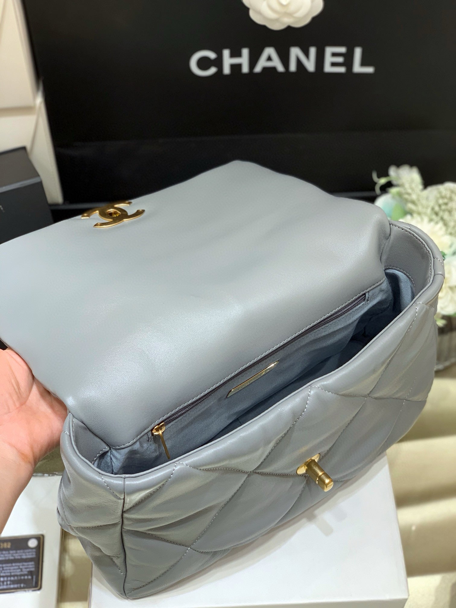 19 FLAP BAG 30 GREY GOATSKIN GOLD HARDWARE - THE BEST QUALITY